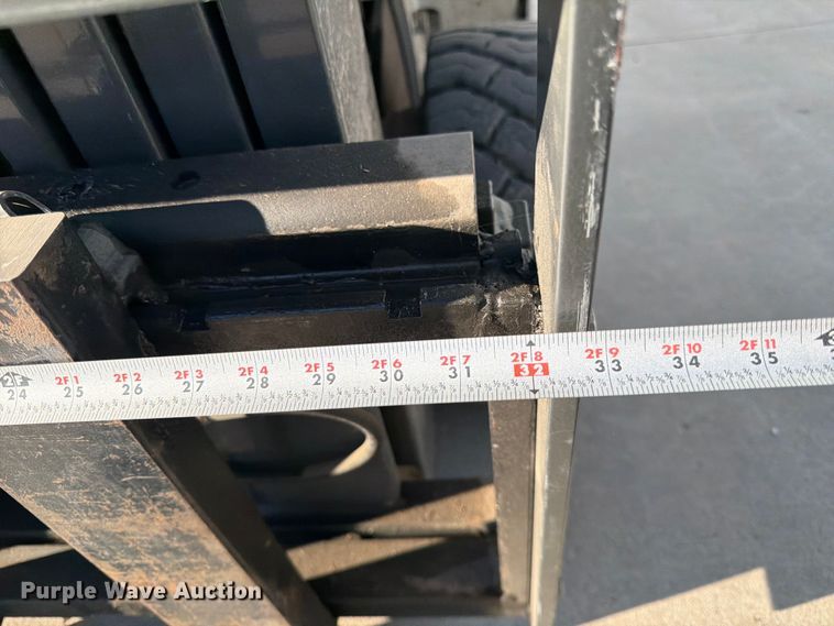 image for item DQ7886 2017 UniCarriers CFS40  forklift