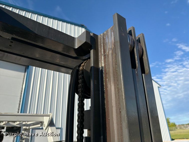 image for item DQ7886 2017 UniCarriers CFS40  forklift