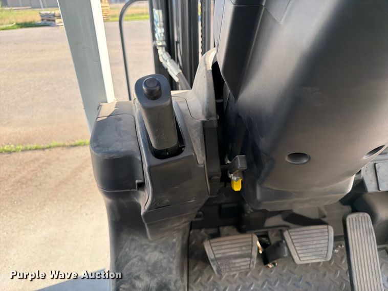 image for item DQ7886 2017 UniCarriers CFS40  forklift