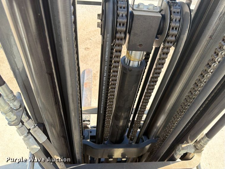 image for item DQ7886 2017 UniCarriers CFS40  forklift