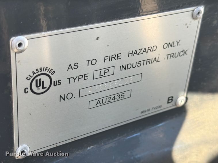image for item DQ7886 2017 UniCarriers CFS40  forklift