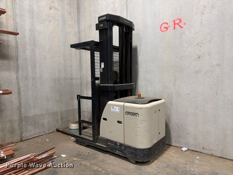 image for item DQ7887 2016 Crown SP 3520-30 order picker