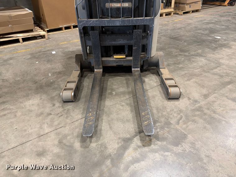 image for item DQ7888 2015 Crown RR5725-35 reach truck