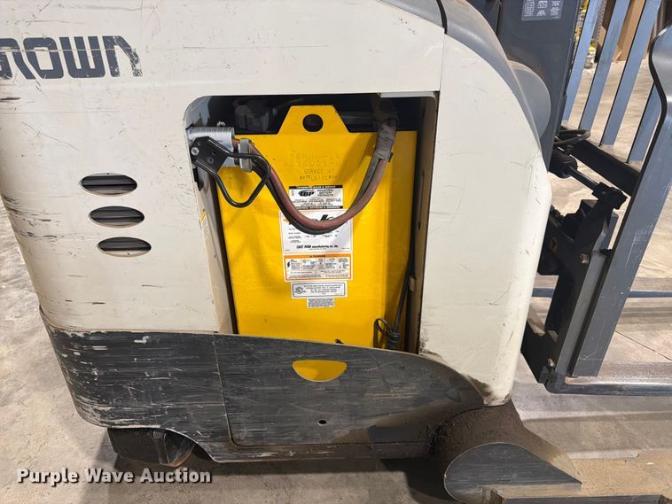 image for item DQ7888 2015 Crown RR5725-35 reach truck