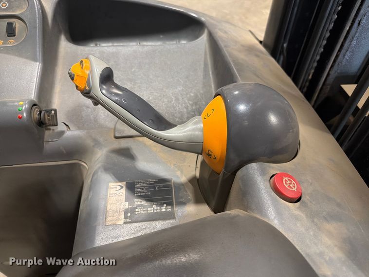 image for item DQ7888 2015 Crown RR5725-35 reach truck