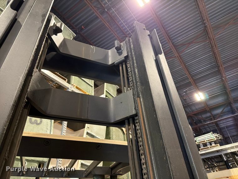 image for item DQ7888 2015 Crown RR5725-35 reach truck