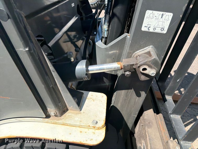 image for item DQ7889 2018 UniCarries MUG1F2A35LV forklift