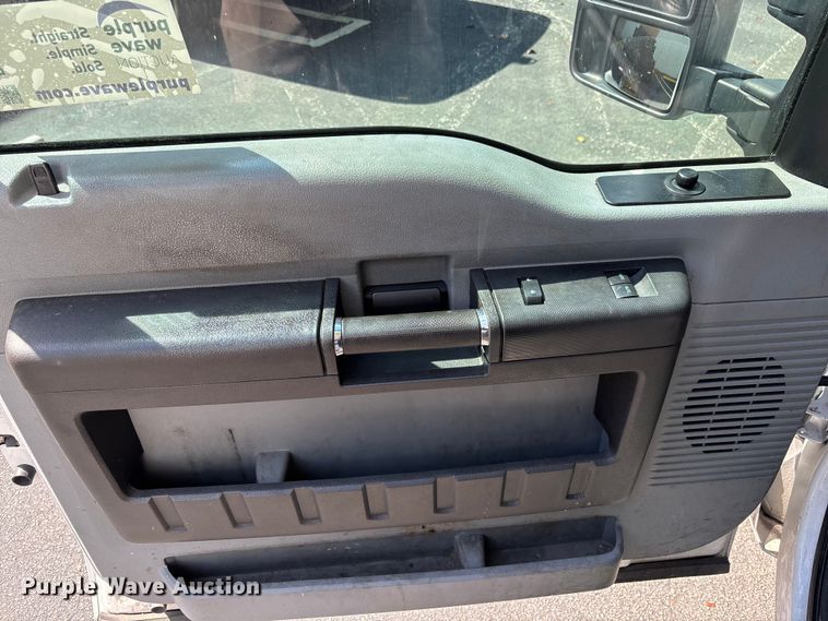 image for item DU6349 2015 Ford F350 Super Duty utility van