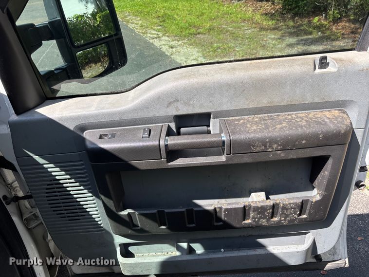 image for item DU6349 2015 Ford F350 Super Duty utility van