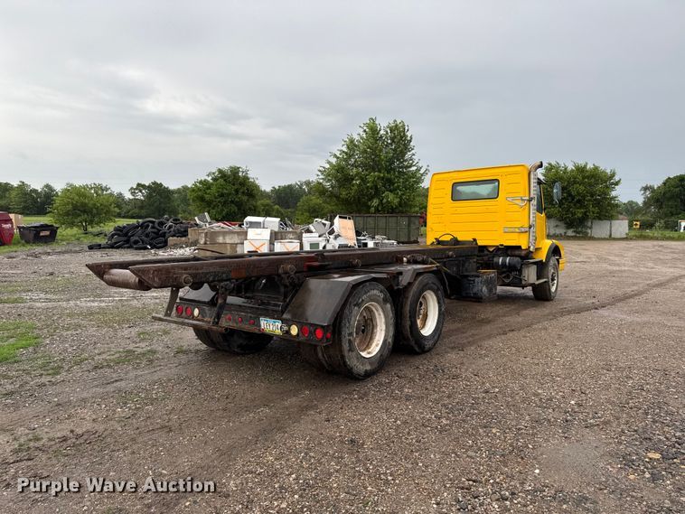 image for item DV2024 2004 Volvo VHD roll-off container truck