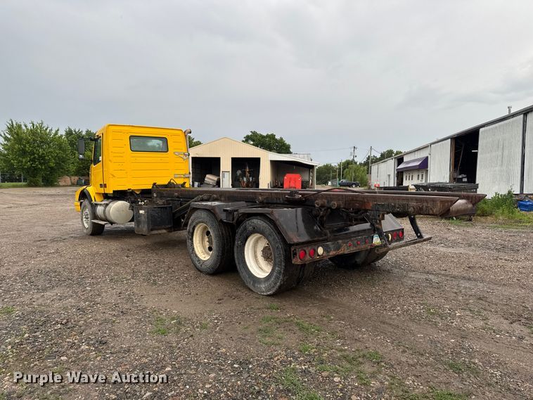 image for item DV2024 2004 Volvo VHD roll-off container truck
