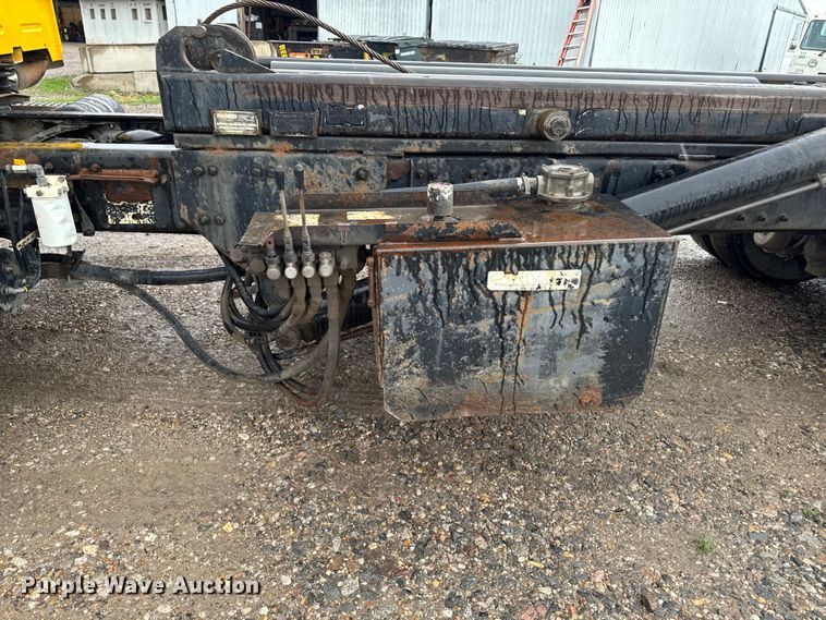 image for item DV2024 2004 Volvo VHD roll-off container truck