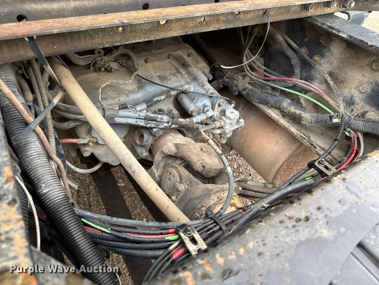 image for item DV2024 2004 Volvo VHD roll-off container truck