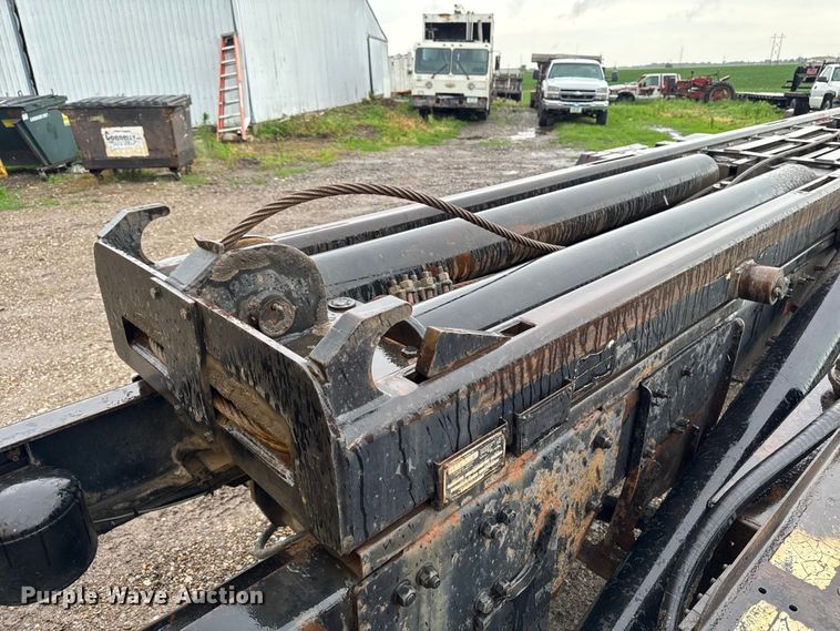 image for item DV2024 2004 Volvo VHD roll-off container truck