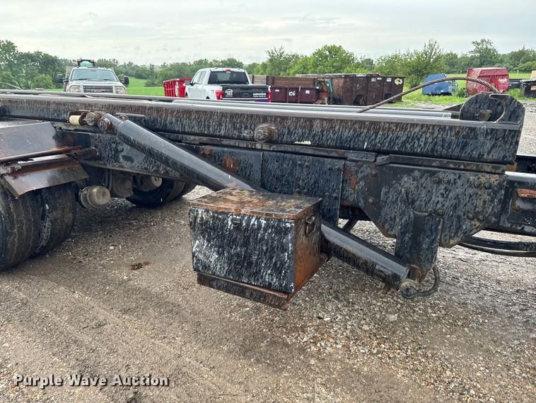 image for item DV2024 2004 Volvo VHD roll-off container truck