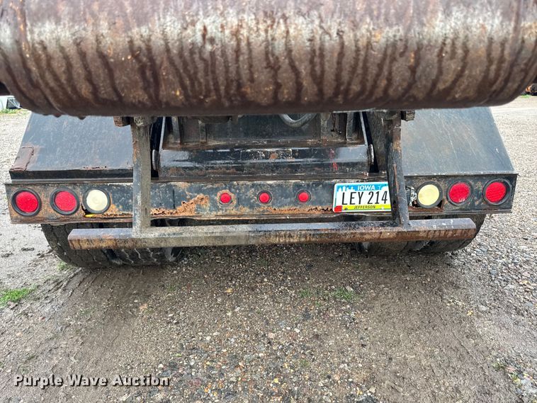 image for item DV2024 2004 Volvo VHD roll-off container truck
