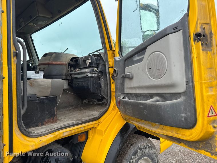 image for item DV2024 2004 Volvo VHD roll-off container truck
