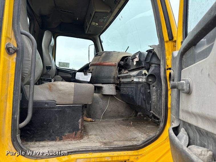 image for item DV2024 2004 Volvo VHD roll-off container truck