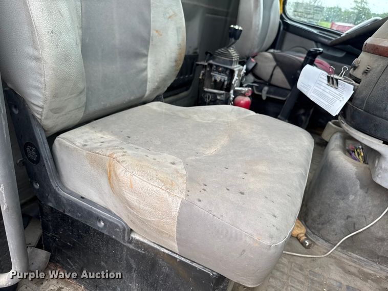 image for item DV2024 2004 Volvo VHD roll-off container truck