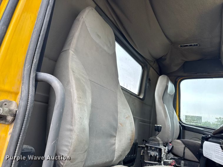 image for item DV2024 2004 Volvo VHD roll-off container truck