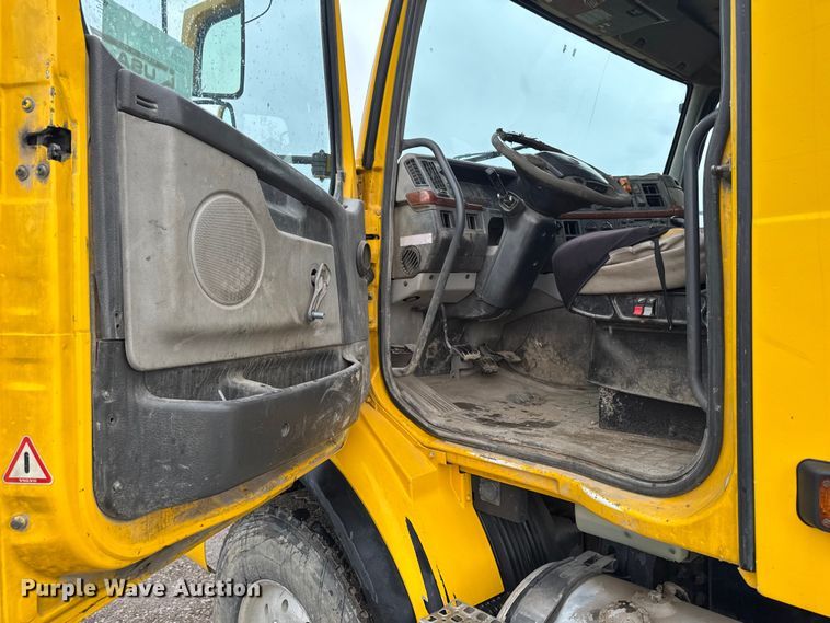 image for item DV2024 2004 Volvo VHD roll-off container truck