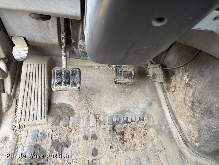 image for item DV2024 2004 Volvo VHD roll-off container truck