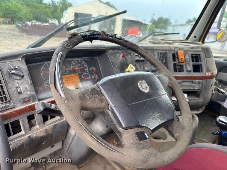 image for item DV2024 2004 Volvo VHD roll-off container truck