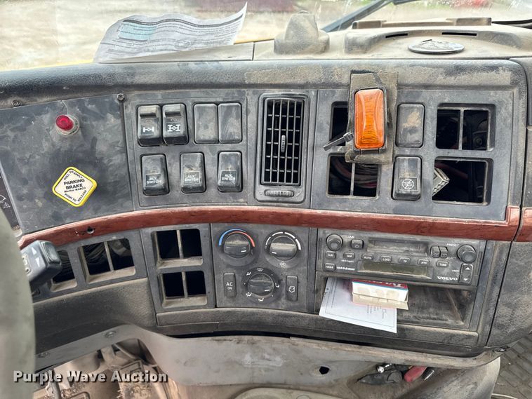 image for item DV2024 2004 Volvo VHD roll-off container truck