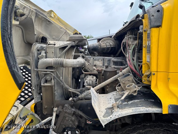 image for item DV2024 2004 Volvo VHD roll-off container truck