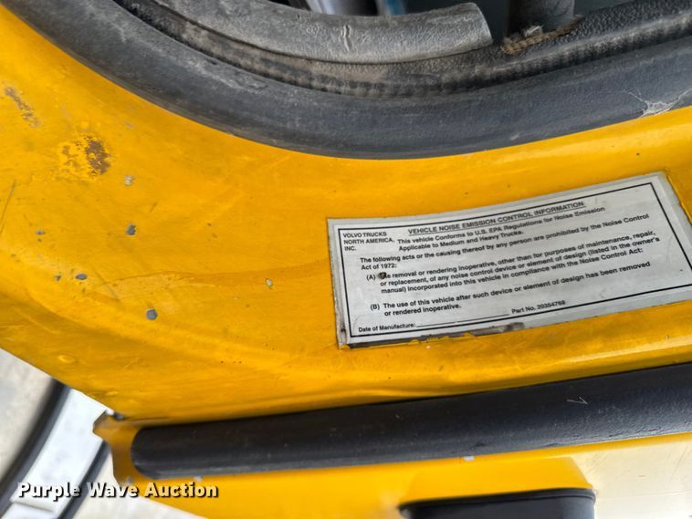 image for item DV2024 2004 Volvo VHD roll-off container truck