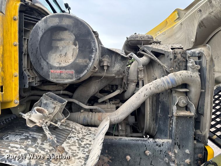 image for item DV2024 2004 Volvo VHD roll-off container truck