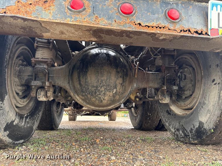 image for item DV2024 2004 Volvo VHD roll-off container truck