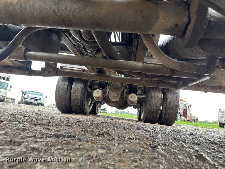 image for item DV2024 2004 Volvo VHD roll-off container truck