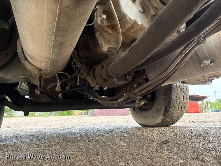 image for item DV2024 2004 Volvo VHD roll-off container truck