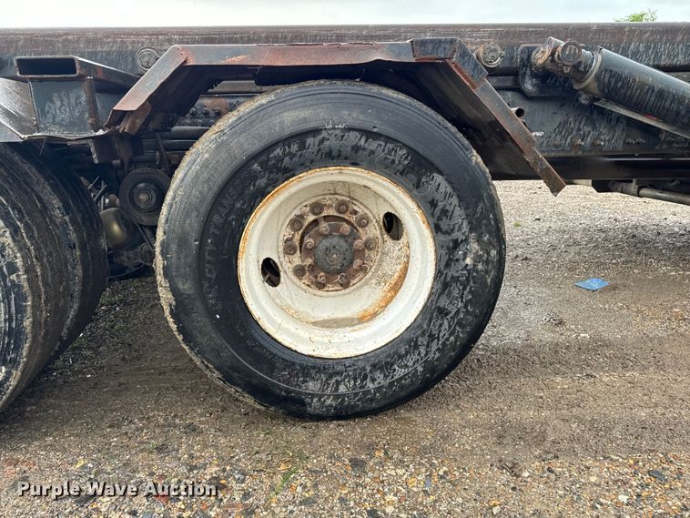 image for item DV2024 2004 Volvo VHD roll-off container truck