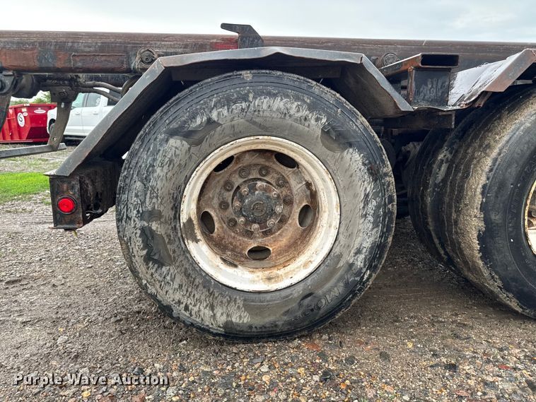 image for item DV2024 2004 Volvo VHD roll-off container truck