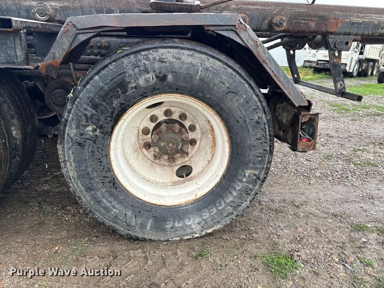 image for item DV2024 2004 Volvo VHD roll-off container truck