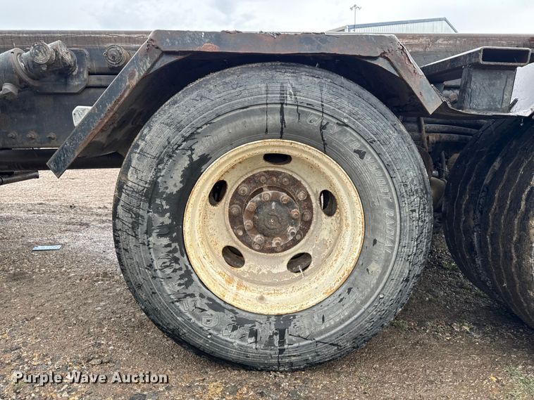 image for item DV2024 2004 Volvo VHD roll-off container truck