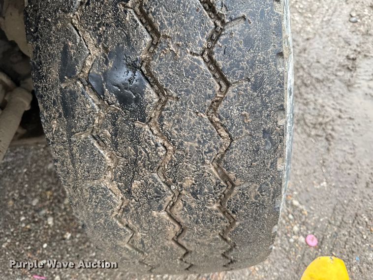image for item DV2024 2004 Volvo VHD roll-off container truck