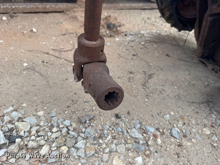 image for item DY2962 Vibratory plow attachment