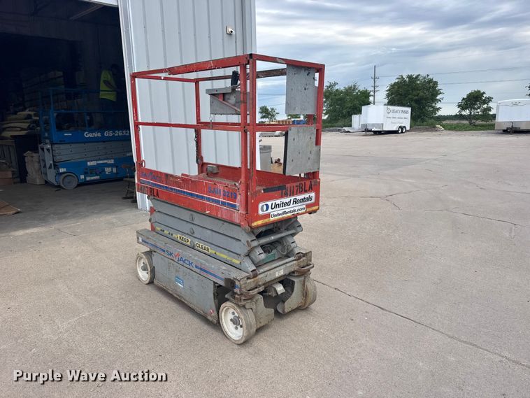 image for item DY2964 2012 Skyjack SJIII 3219 scissor lift