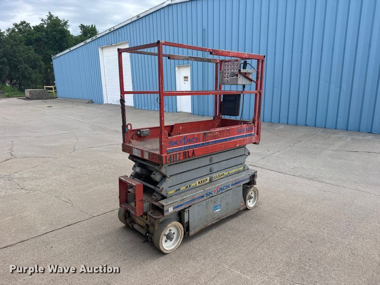 image for item DY2964 2012 Skyjack SJIII 3219 scissor lift