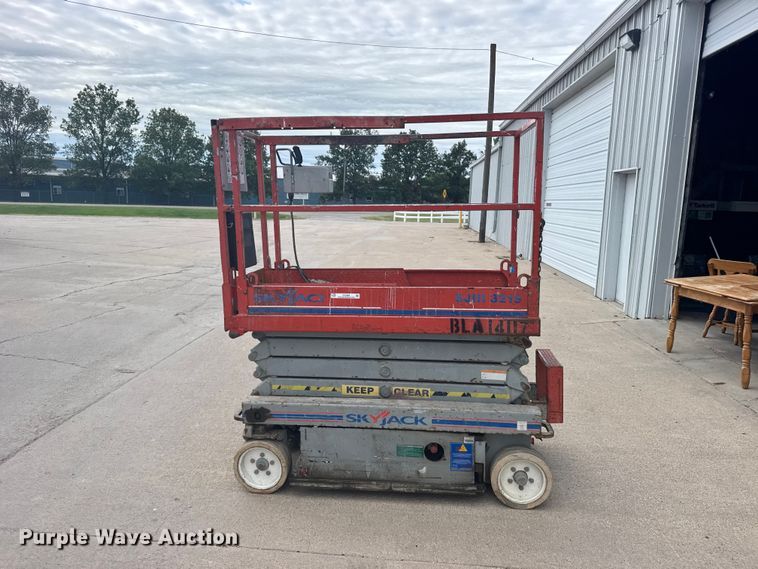 image for item DY2964 2012 Skyjack SJIII 3219 scissor lift