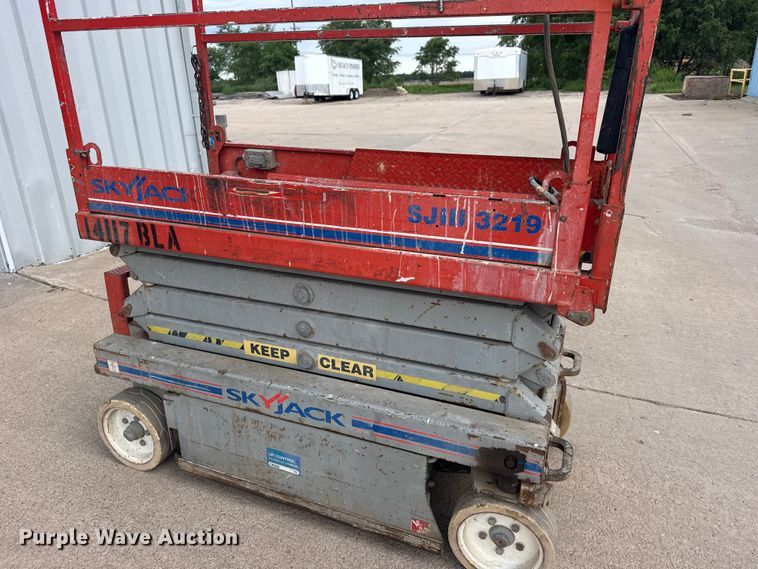 image for item DY2964 2012 Skyjack SJIII 3219 scissor lift