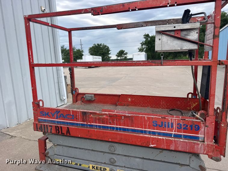image for item DY2964 2012 Skyjack SJIII 3219 scissor lift