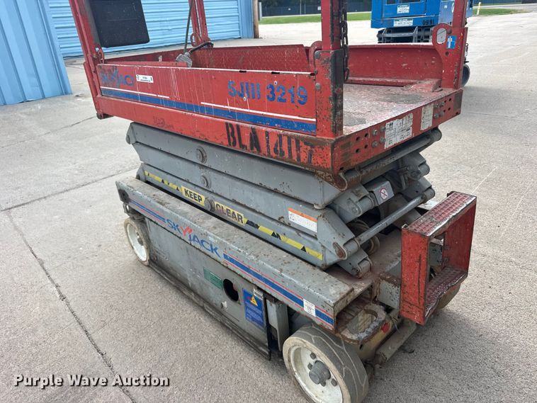 image for item DY2964 2012 Skyjack SJIII 3219 scissor lift