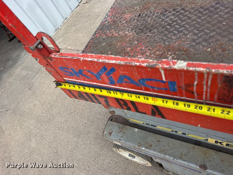 image for item DY2964 2012 Skyjack SJIII 3219 scissor lift
