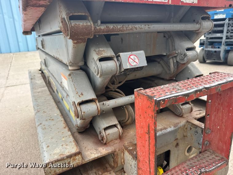 image for item DY2964 2012 Skyjack SJIII 3219 scissor lift