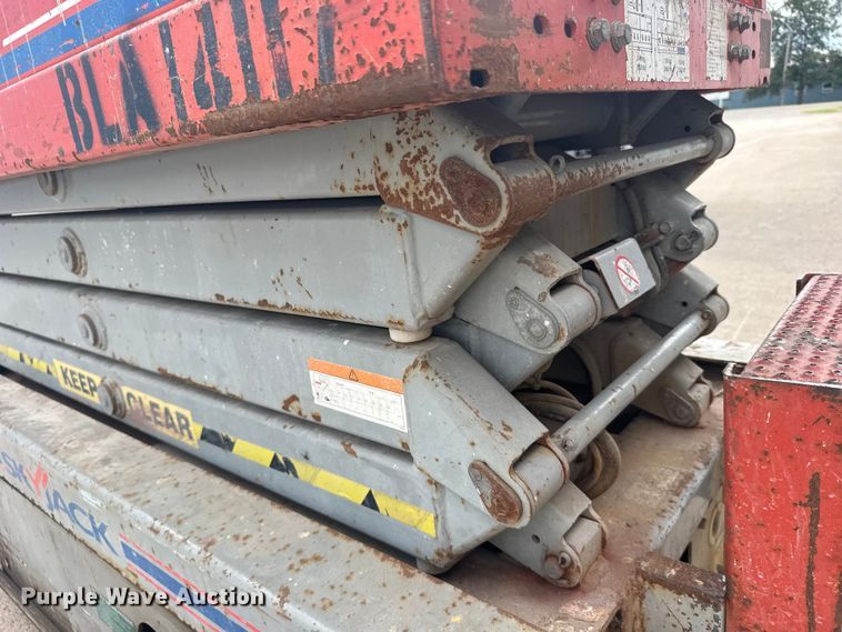 image for item DY2964 2012 Skyjack SJIII 3219 scissor lift