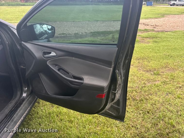 image for item DY2965 2013 Ford Focus SE 